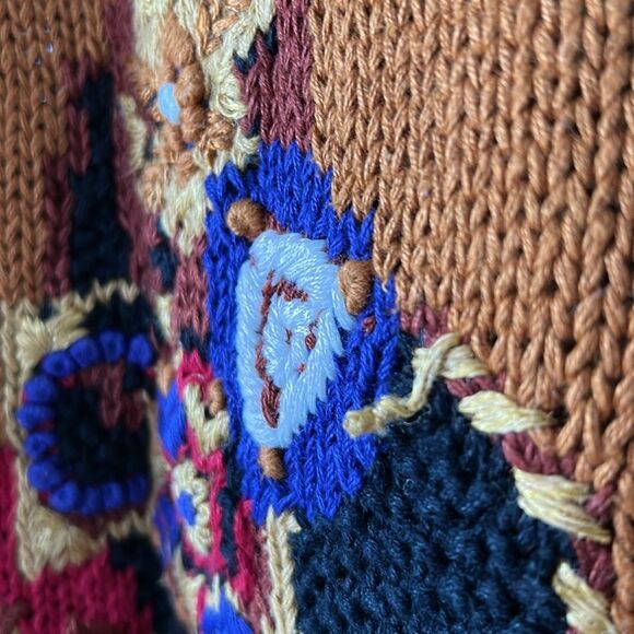 Vintage Women's Tunic Sweater with Embroidered Design - Size M - Picture 10 of 11